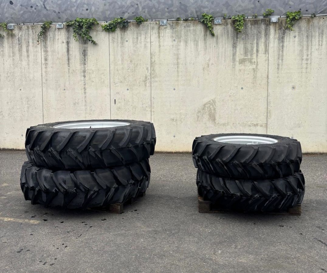 Mitas 340/85r28 & 420/85r38 Wheel and track €6,584