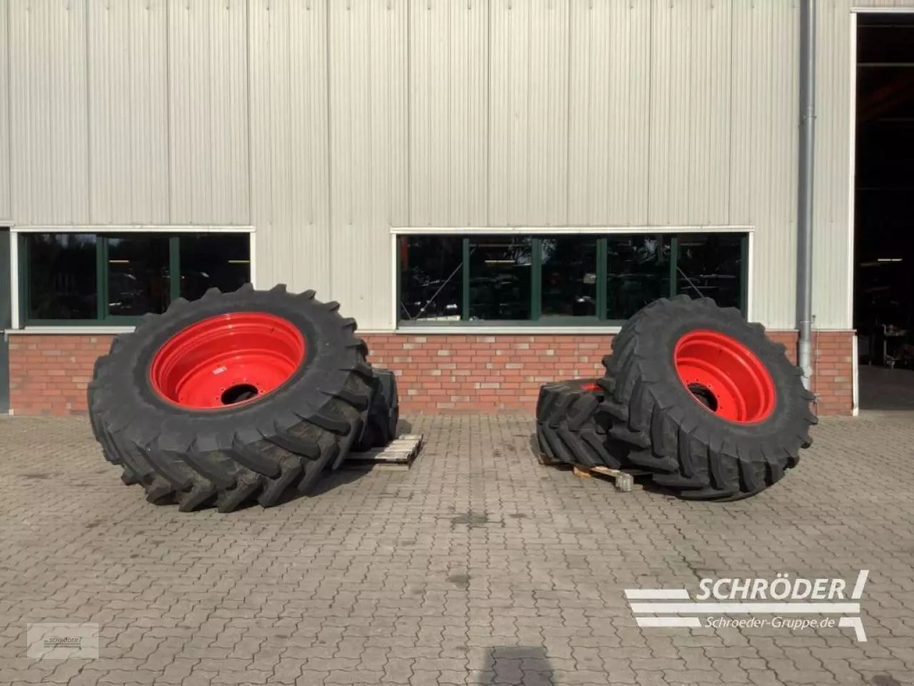 TRELLEBORG vf 600/70 r30 + vf 650/75 r42 Wheel and track €9,885