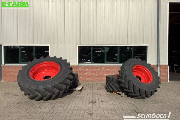 TRELLEBORG vf 600/70 r30 + vf 650/75 r42 Wheel and track €9,885