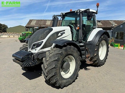 E-FARM: Valtra T 214 - Tractor - id 3FXZYBZ - €55,739 - Year of construction: 2019 - Engine hours: 6,980,Engine power (HP): 215,United Kingdom