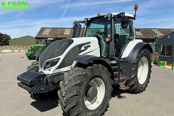 Valtra T 214 Tractor €55,739