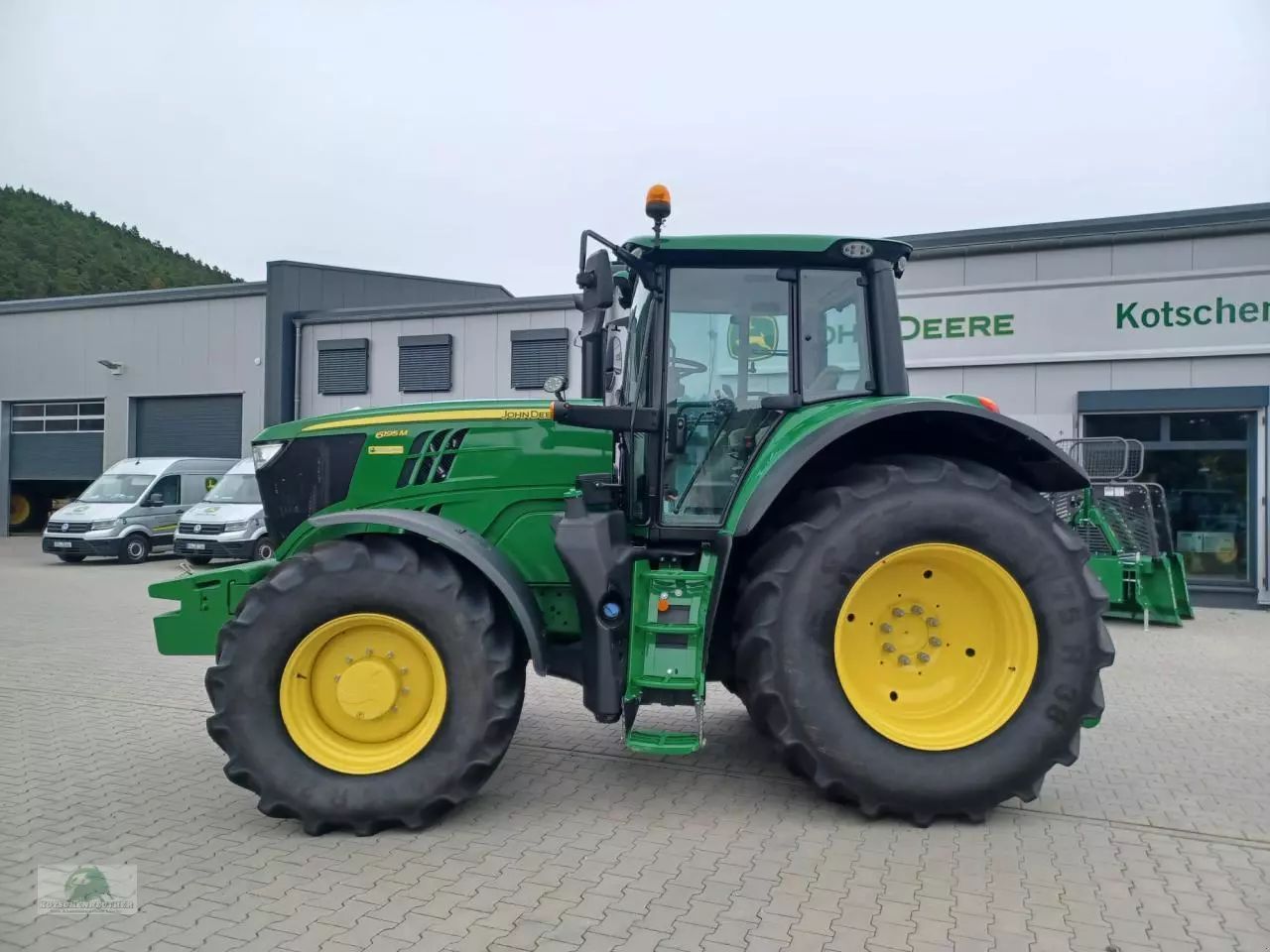 John Deere 6195 M Tractor €147,500