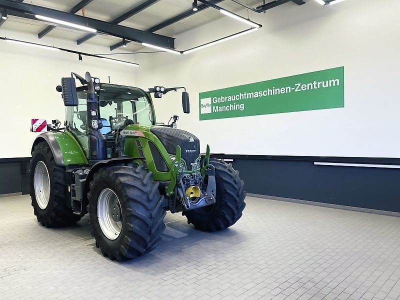 Fendt 724 Vario Profi Plus Tractor €100,336