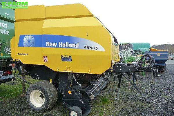 New Holland T 7070 Baler
