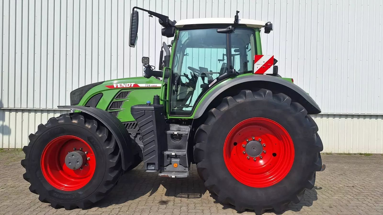 Fendt 724 Vario Profi Plus Tractor €139,000