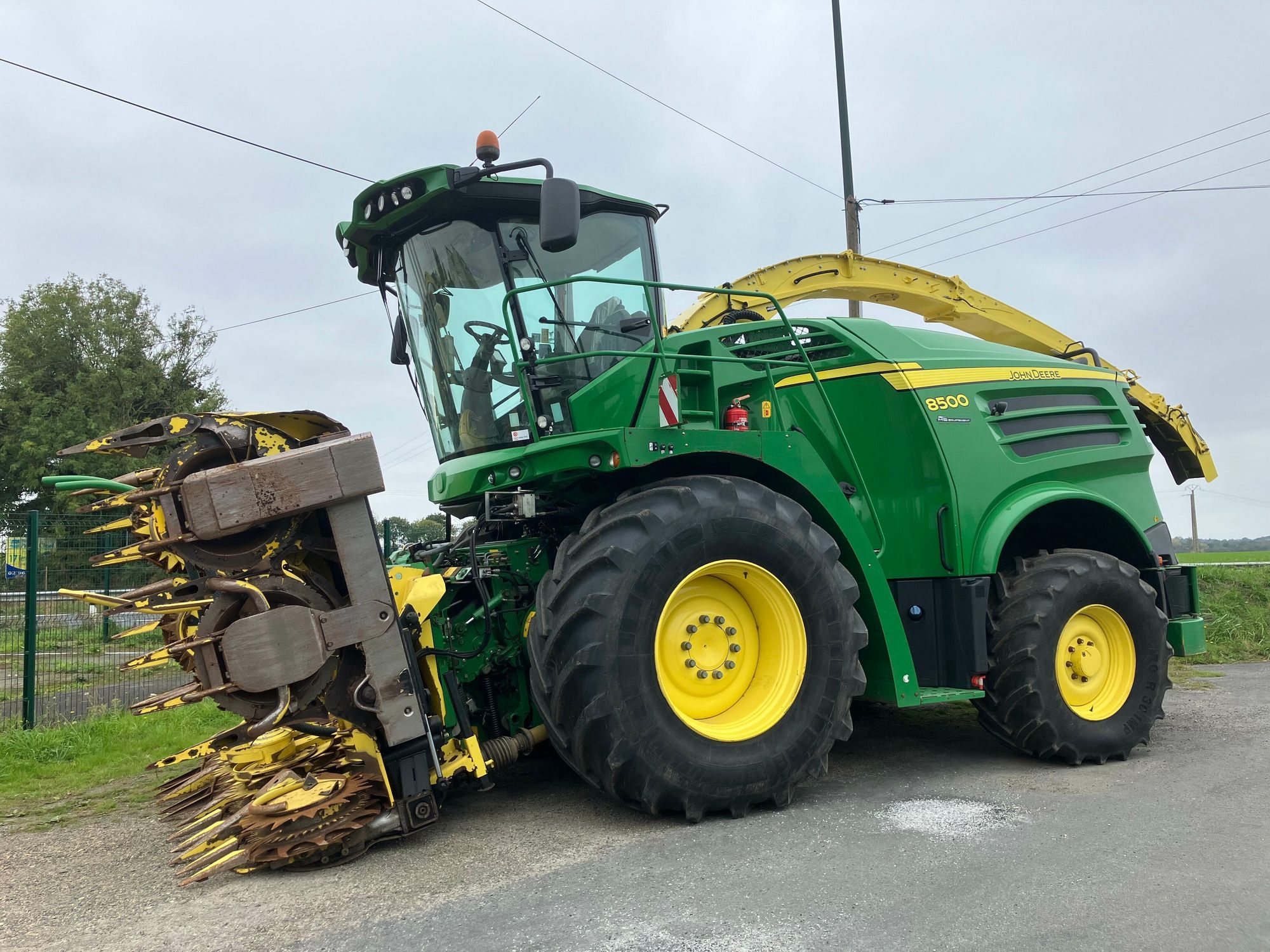 John Deere 8500 Self propelled forage harvester €175,000