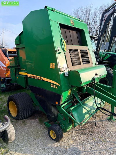 E-FARM: John Deere 592 - Πρέσσα - id 6UTAXQN - 11.000 € - Χρονία: 2007 - Ιταλία