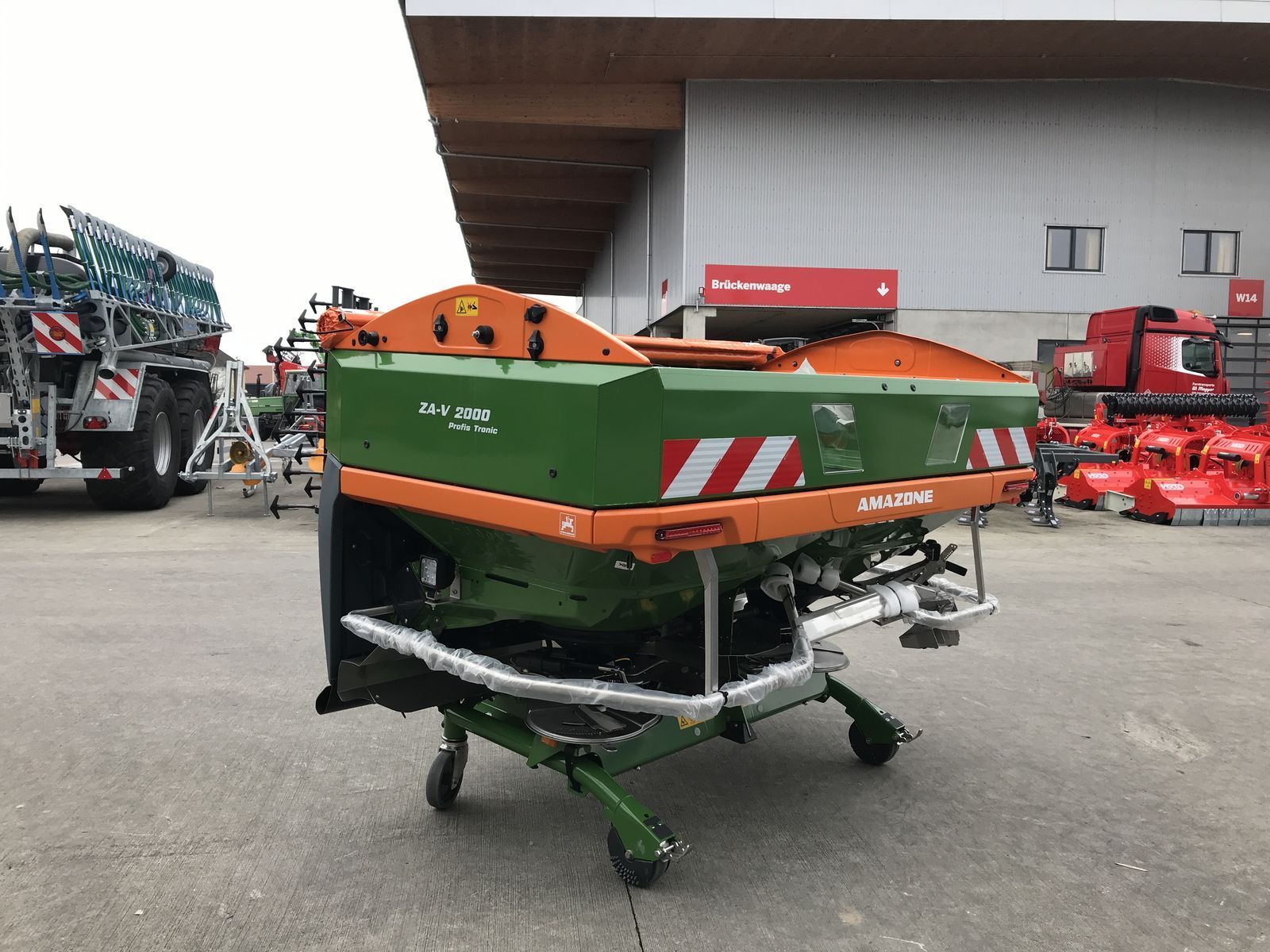 E-FARM: Amazone ZA-V 2000 Super - Fertiliser spreader - id HBMNX55