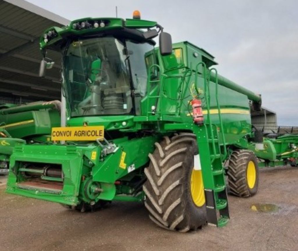 John Deere T 560i Combine harvester €235,000