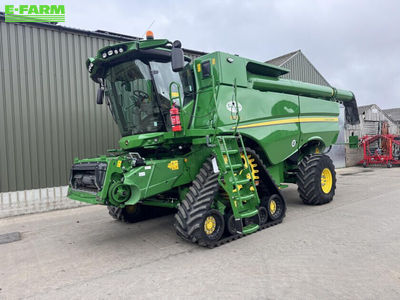 E-FARM: John Deere S 785 - Kombajn - id AES8UVD - 202 439 € - Rok výroby: 2021 - Hodiny motoru: 950,Výkon motoru (HP): 571,Spojené království