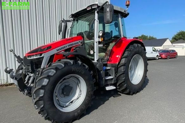 Massey Ferguson 5S.125 Tractor €77,800
