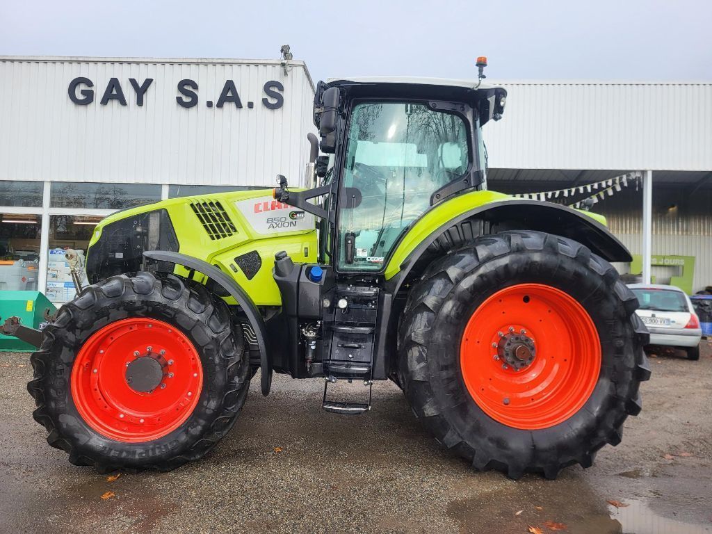 Claas Axion 850 Tractor €86,500