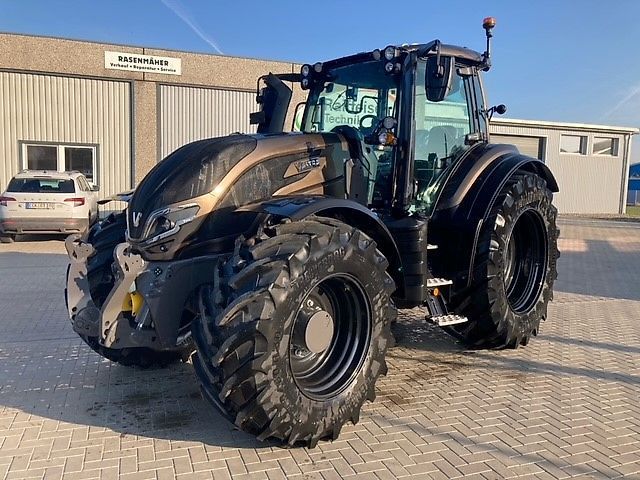 Valtra T 215 A Tractor 157.000 EUR