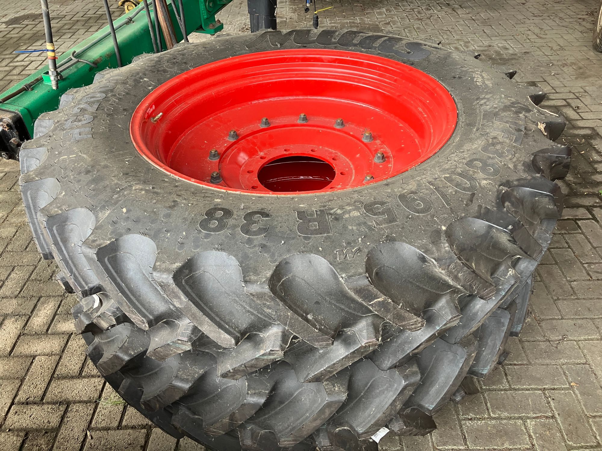 Mitas VF380/95R38- VF380/105R54    HC2000 Wheel and track €6,500