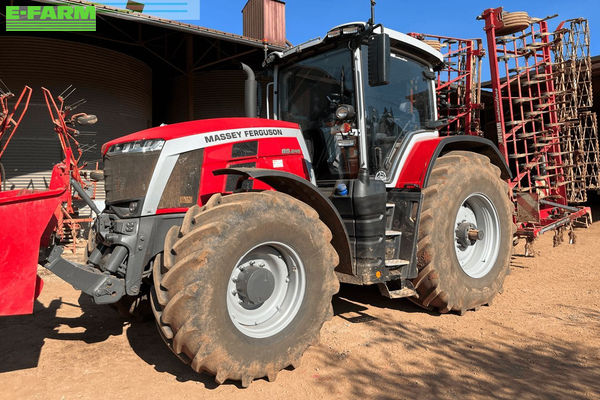 Massey Ferguson 8S.245 Traktor 135 000 €