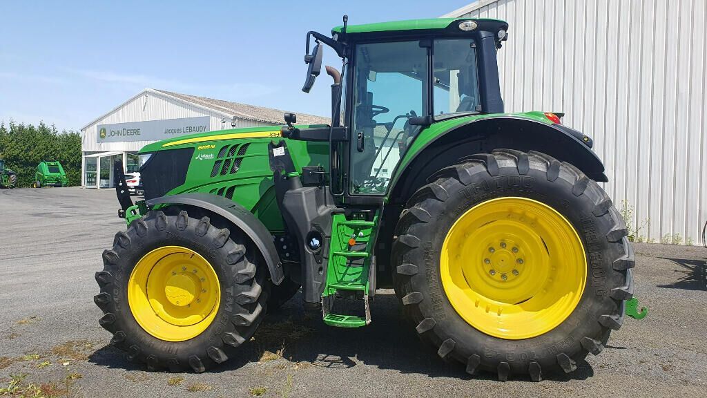 John Deere 6195 M Tractor €122,000