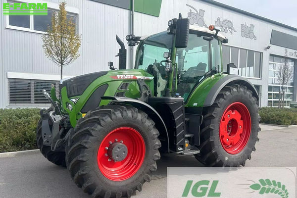 Fendt 724 Vario Profi Plus Tractor €198,000