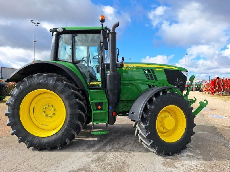 John Deere 6195 M Tractor €118,000