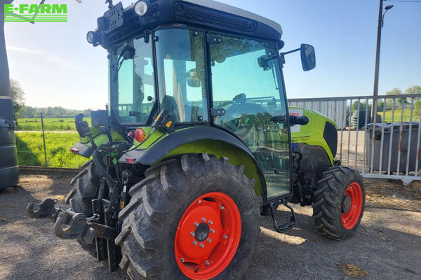 Claas Nexos 240 F Tractor €45,000