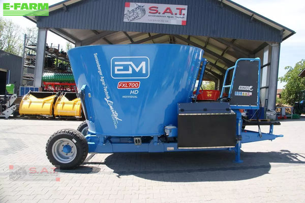 sonstige fxl 700-2,32 m breit-2,18m hoch Mixer feeder