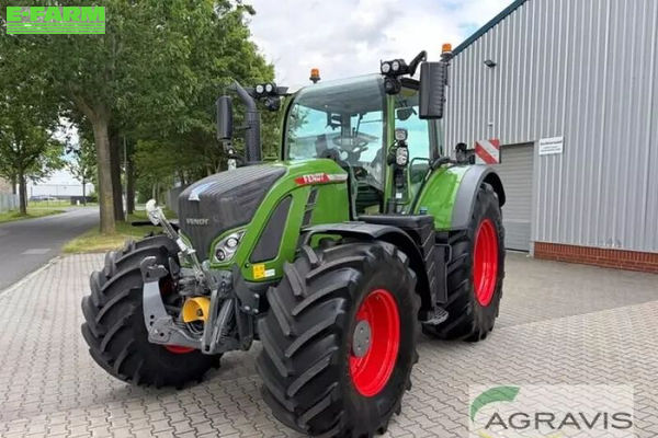 Fendt 724 Vario Profi Plus Tractor €198,000