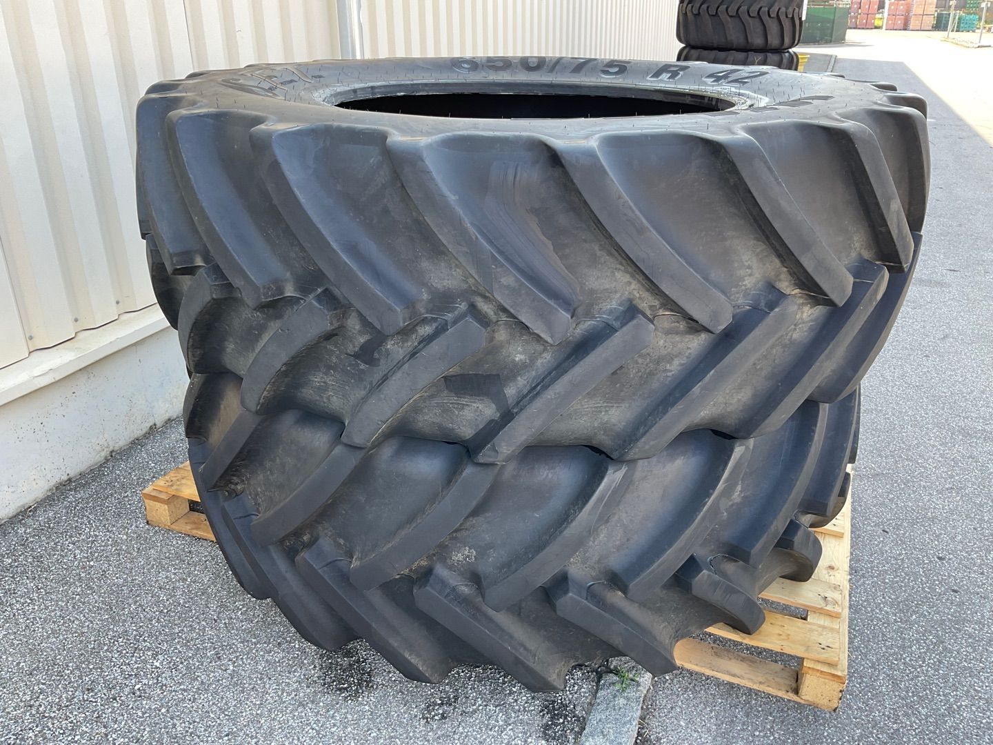 Mitas 650/75 R 42 Wheel and track €4,217