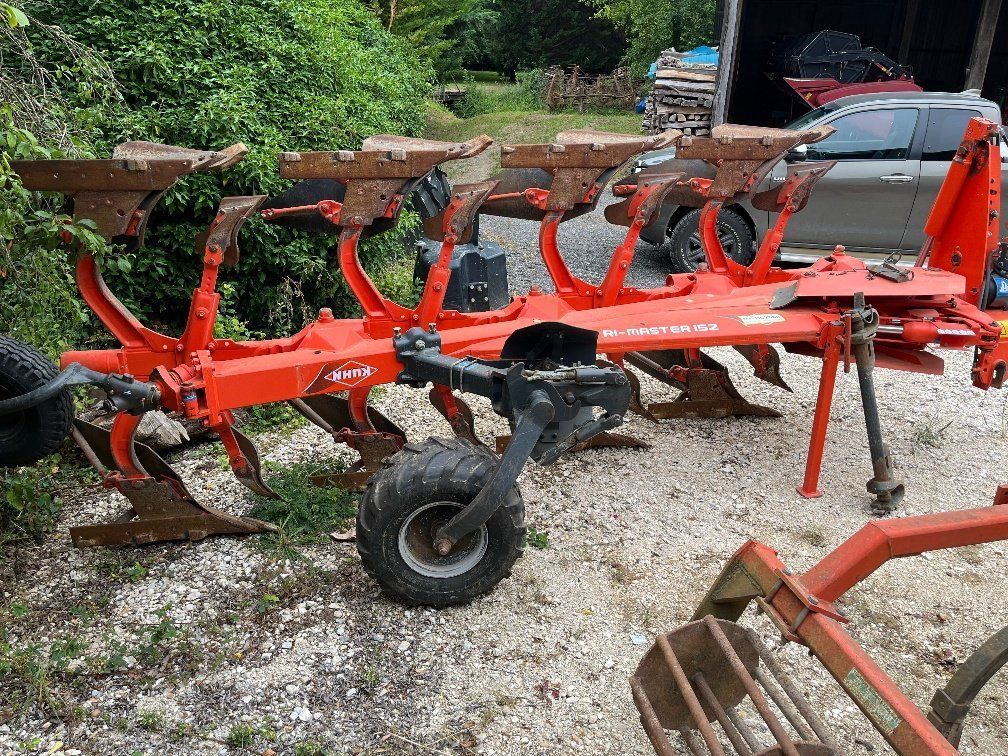 Kuhn vari-master 152 nsh - varilarge - roue de transport Plough €12,000