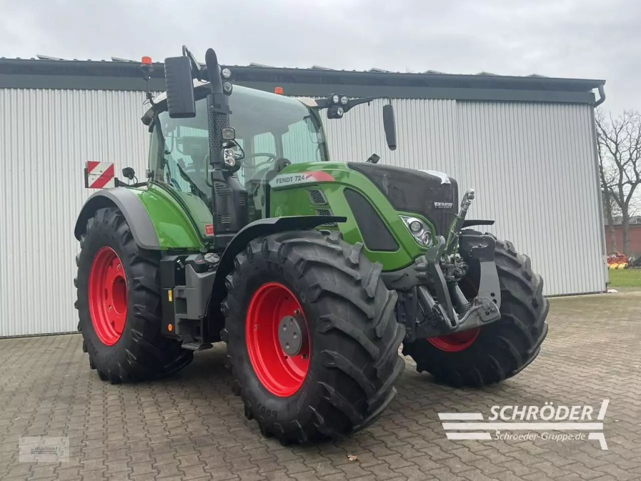 Fendt 724 Vario Profi Plus Tractor €146,885