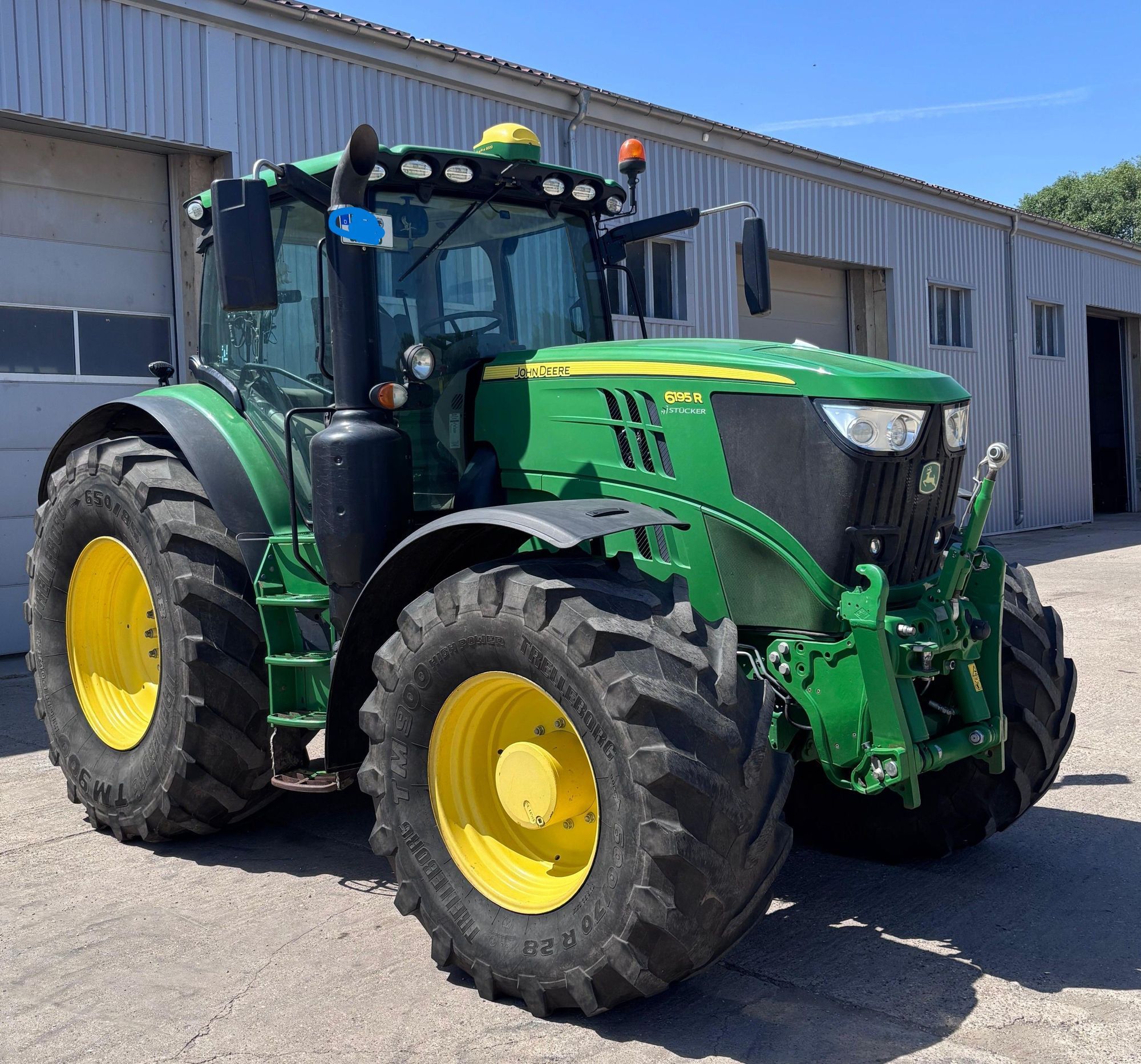 John Deere 6195 R Tractor €77,000