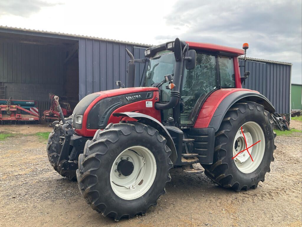 Valtra N 142 Tractor €29,500