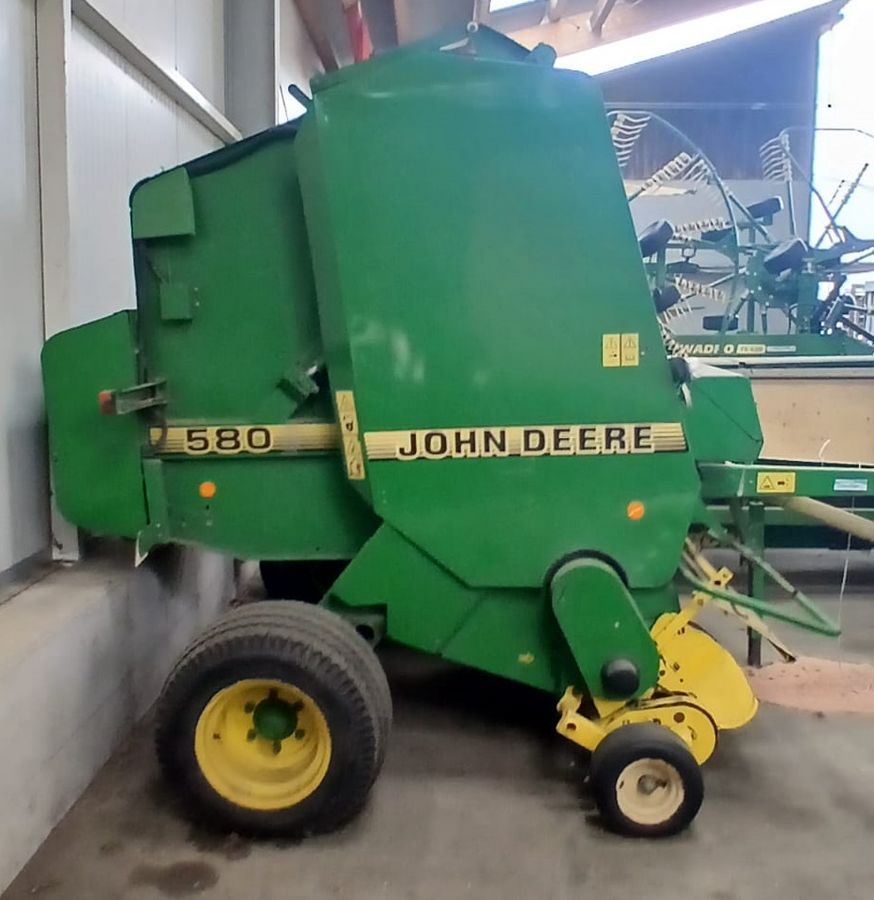 John Deere 580 Presă de balotat 9.500 EUR
