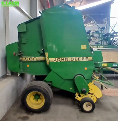 E-FARM: John Deere 580 - Presă de balotat - id QPYUNLP - 9.500 EUR - Anul: 1998 - Austria