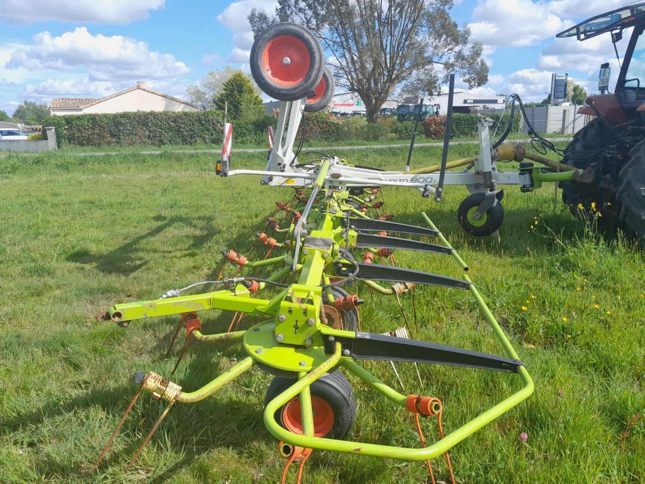 Claas Volto 900 T Tedder €11,000