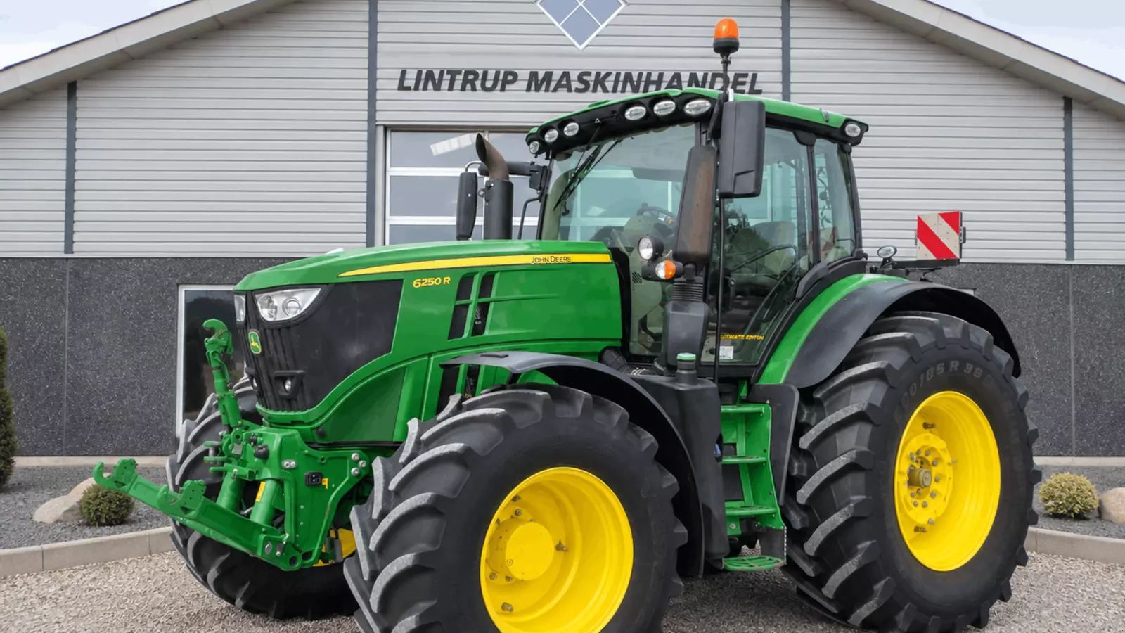 John Deere 6250 R Tractor €102,974
