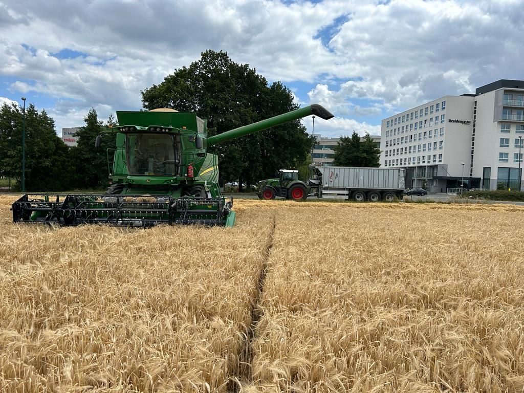 John Deere T 670 Combine harvester €295,000