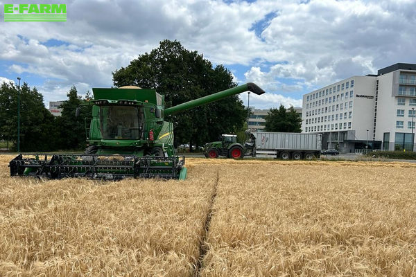 John Deere T 670 Combine harvester €295,000