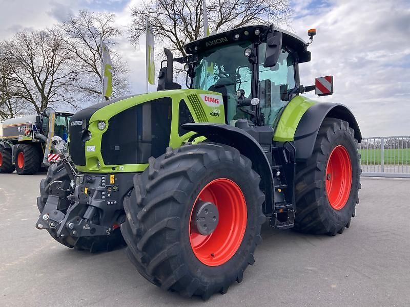 Claas Axion 960 CMATIC Tractor €235,000