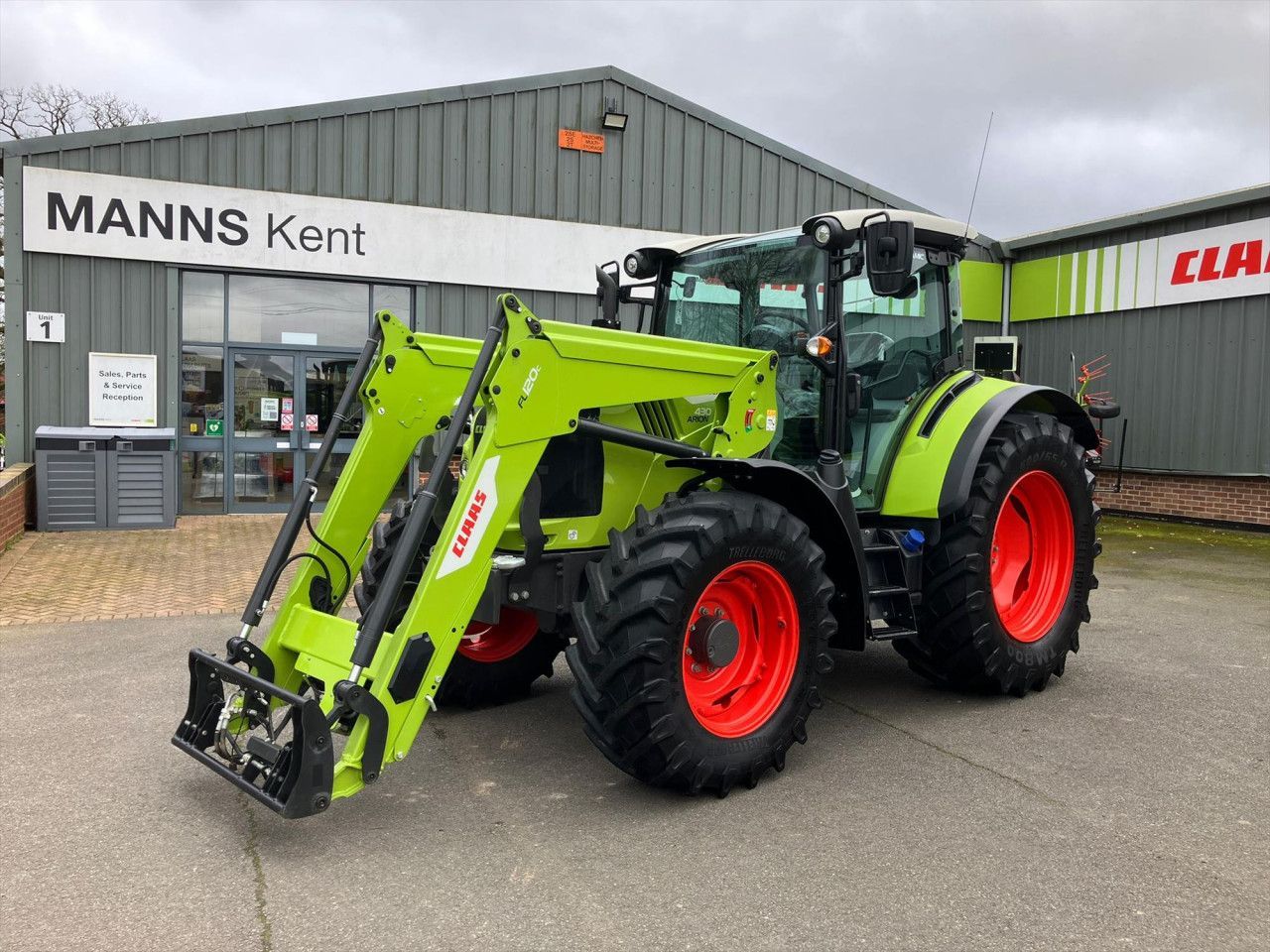 Claas Arion 430 Tractor €79,844