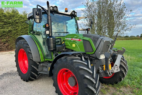 Fendt 211 Vario Tractor 82.342 EUR
