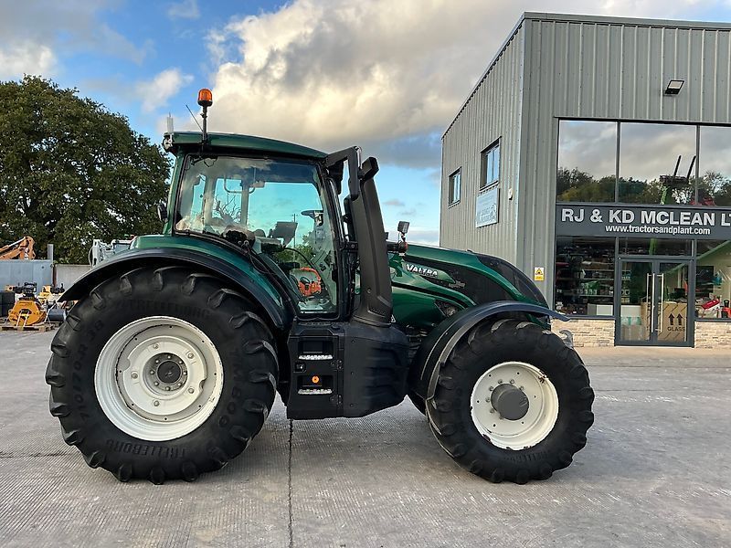 Valtra T 254 Tractor €53,356