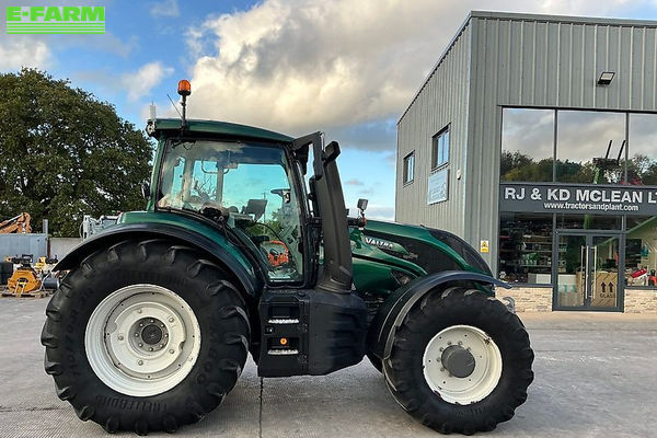Valtra T 254 Tractor €53,356