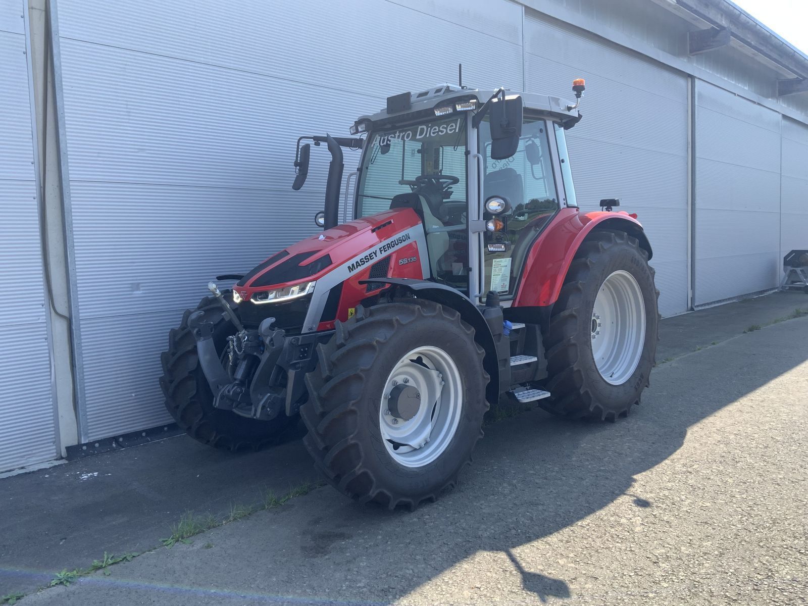 Massey Ferguson 6S.135 Tractor €112,417