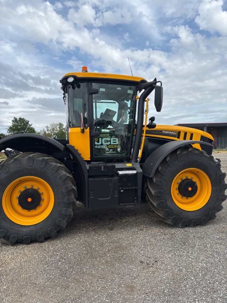 JCB Fastrac 4220 iCON Tractor €190,000