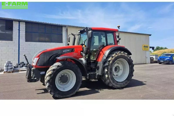Valtra T 183 Tractor €50,000