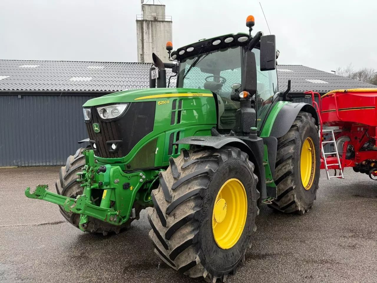 John Deere 6250 R Tractor €103,670