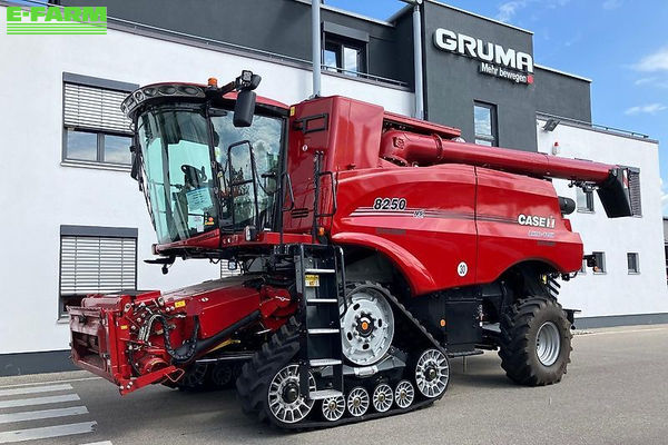 Case IH Axial-Flow 8250 Combine harvester €399,000