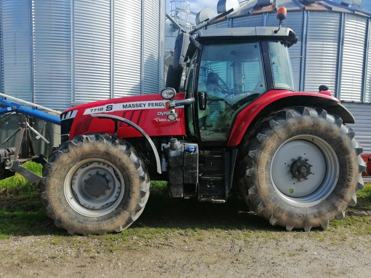 Massey Ferguson 7718 S Tractor 75.000 EUR