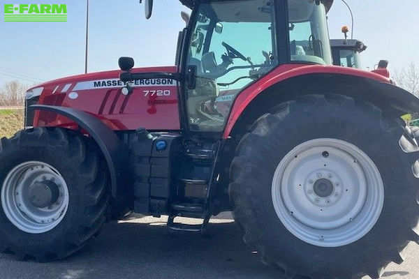Massey Ferguson 7720 Tractor €66,999
