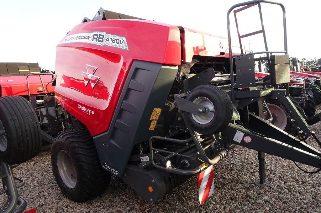 Massey Ferguson rb 4160 v Presă de balotat 44.862 EUR