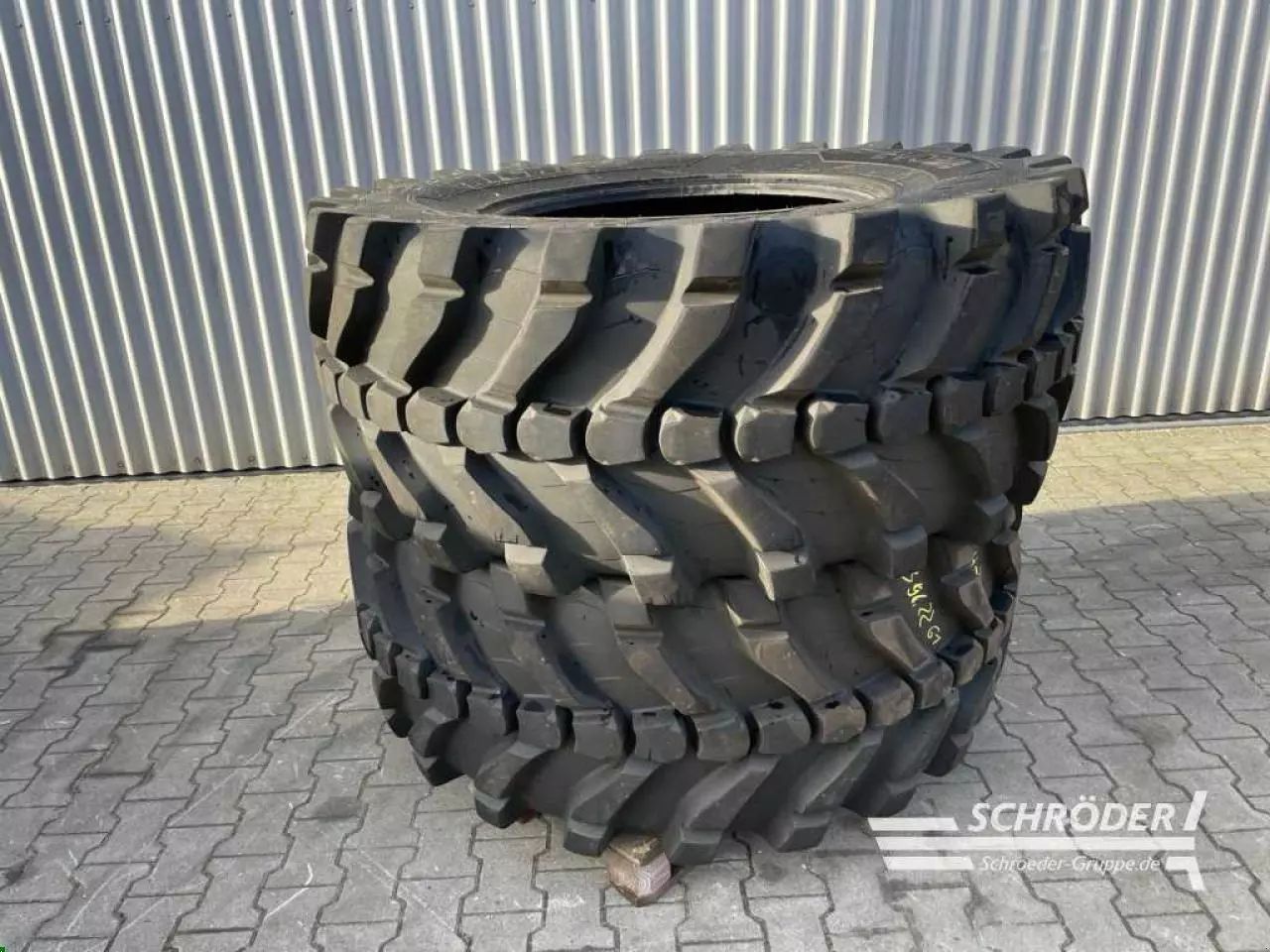 MICHELIN 2x vf 600/70 r30 evobib Wheel and track €5,885